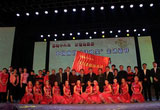 中国曲协为孩子送字典 为老人送温暖