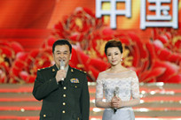 黄宏、董卿主持.jpg