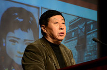半岛公司官方网站入口查询副主席、中国美协主席刘大为介绍获奖艺术家.jpg