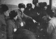 向战友介绍节油经验.jpg