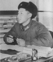 雷锋在休息时间写学习心得笔记.jpg