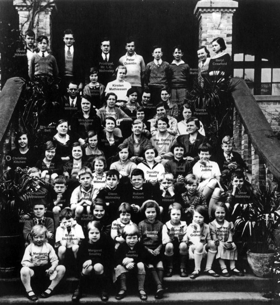 当年在四川工作的加拿大传教士的后代很多都是在四川出生并长大的，为解决这些传教士子女教育问题而开办的从幼儿园到高中的全日制学校CS， 图为CS的孩子们