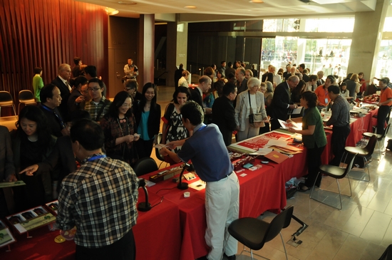 Urna, Urman and Buren Bayaer sang the song Three Lucky Treasures