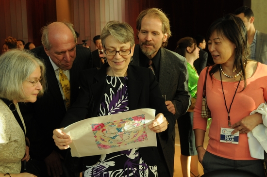 Paper Cut, Inner Bottle Painting and New Year Painting Gained Popularity among Overseas Audiences