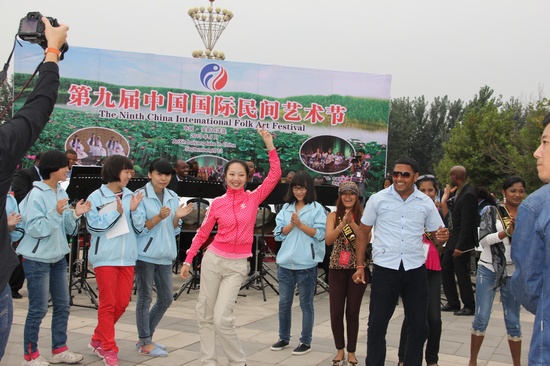 观众与特多演员热情互动