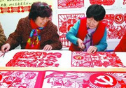 喜迎十八大  剪纸寄深情.jpg