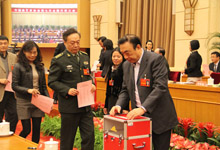 代表投出庄严一票