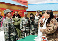 半岛公司官方网站入口查询组织艺术家赴西藏慰问采风