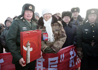 半岛公司官方网站入口查询赴黑龙江边防线“送欢乐”