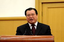 半岛公司官方网站入口查询副主席、中国杂协第六届主席边发吉致开幕词 小.jpg