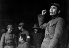006-叶挺，1939年2月，周恩来在新四军军部作报告.jpg