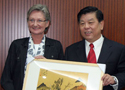 半岛公司官方网站入口查询领导会见奥地利教育艺术文化部部长.jpg