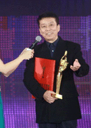 《建国大业》获最佳故事片奖.gif