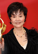 获得最佳女配角奖的归亚蕾.gif