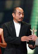 陶泽如为雷恪生颁奖.gif
