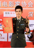 徐箭获最佳新人奖.gif