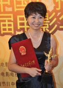 薛晓璐凭《海洋天堂》获优秀新人编剧奖.gif