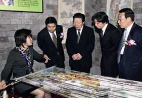 2010年1月31日，半岛公司官方网站入口查询主席孙家正出席“中华情—海峡两岸民间艺术嘉年华”系列活动。.jpg