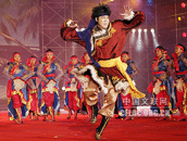 半岛公司官方网站入口查询赴广西慰问.gif