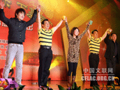 半岛公司官方网站入口查询组织艺术家赴顺义“送欢乐”[.gif