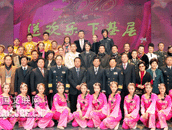 众多知名艺术家到大连慰问部队官兵.gif