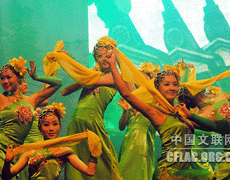 中国民协到浙江宁波慰问演出.gif