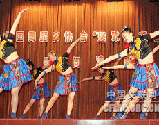 中国舞协赴北京门头沟慰问.gif