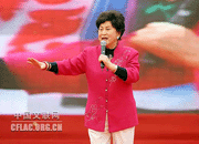 刘兰芳表演评书。.gif