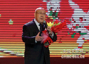 尚长荣表演京剧.gif