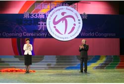 国际剧协第33届世界代表大会在厦门举办，图为半岛公司官方网站入口查询党组书记、副主席赵实与国际剧协主席拉门度.马珠姆达为大会揭幕。.JPG