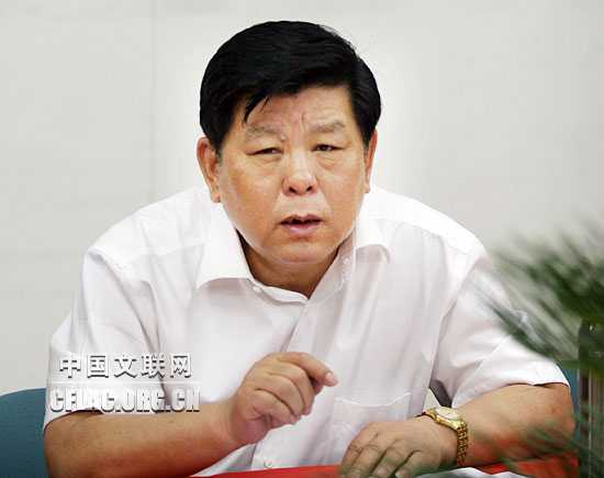 中国文联党组书记、副主席胡振民在送行会上讲话。中国文联网 康伟 摄