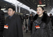 湖南代表团抵京