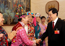 胡锦涛等分别参加一些代表团审议