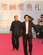 王霙、谷伟带领“特型演员”团队登上红毯.jpg